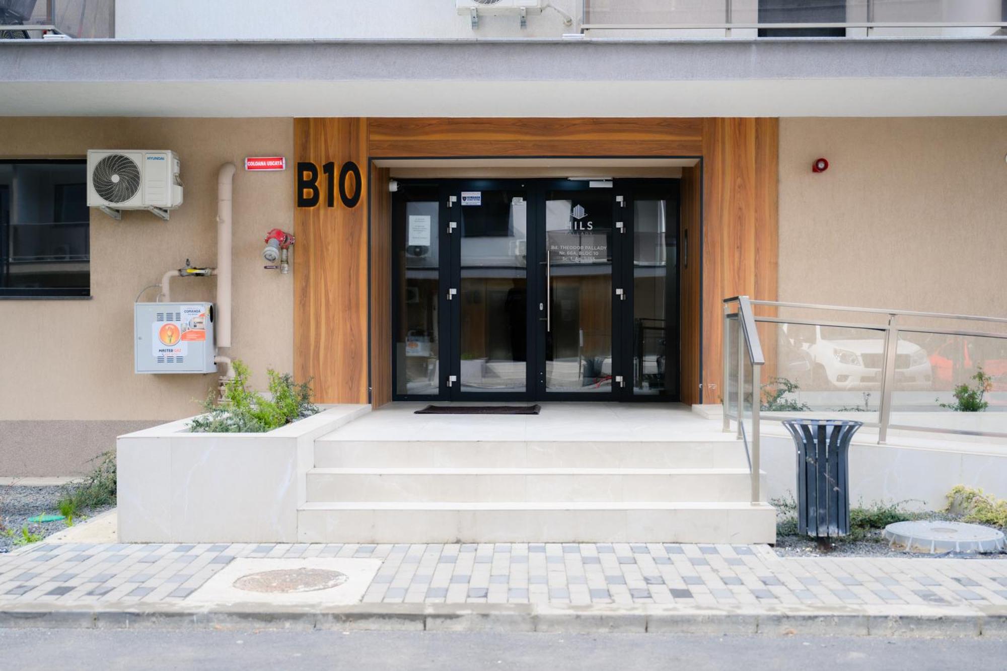 Appartement Charming Hideaway Inspired By El Profesor'S Intrigue à Bucarest Extérieur photo